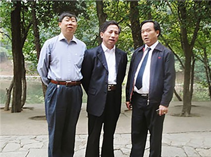 國家安全局、湖南省煤監(jiān)局、煤炭局領(lǐng)導一行，在省市領(lǐng)導和公司董事長陪同下在韶山參觀